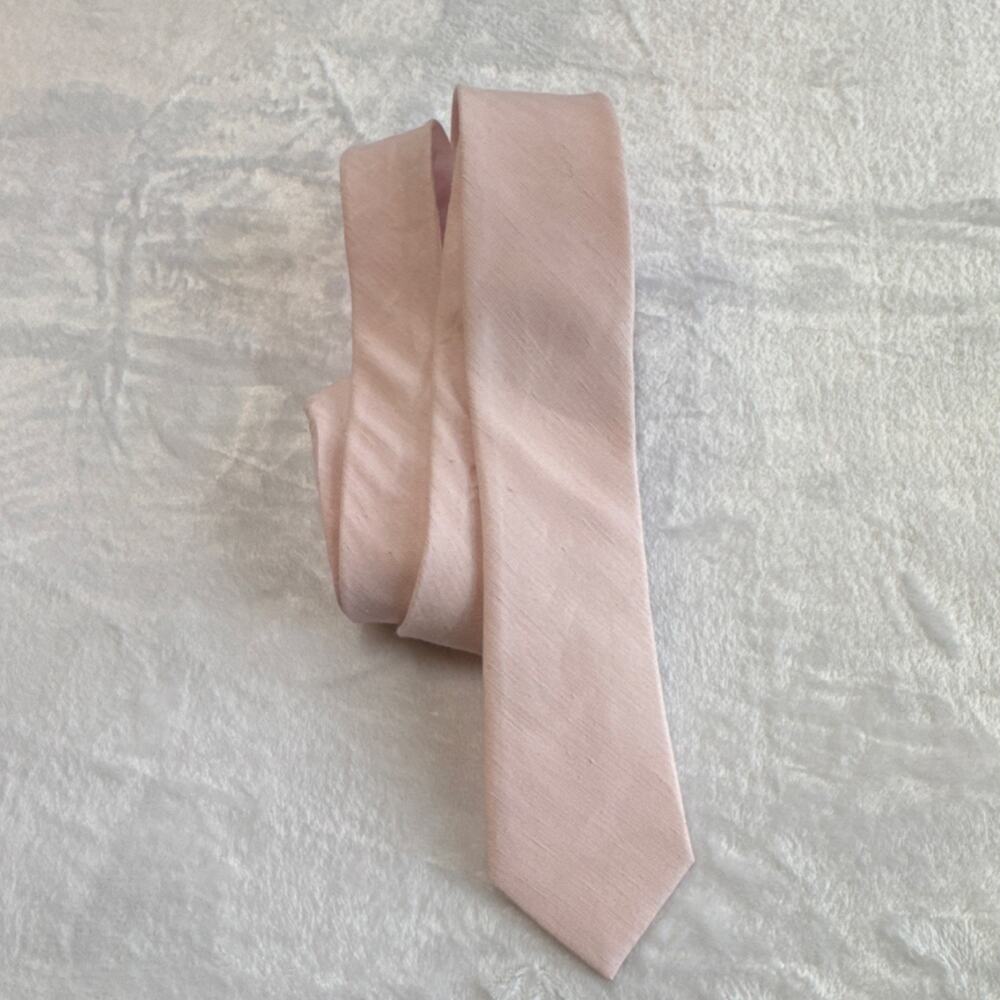 The Tie Bar Pink Linen Silk Stain Resistant Men's Solid Woven Tie‎